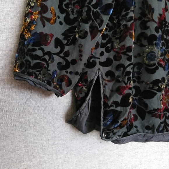 Black Tie Baroque Floral Velvet Burnout Jacket - Picture 5 of 5